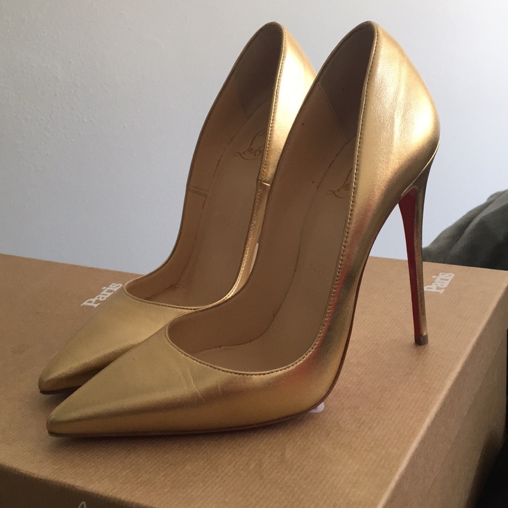 GOLD Christian Louboutin- So Kate 36